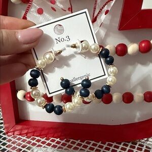 Elegant Pearl and Navy Beaded Bracelet
